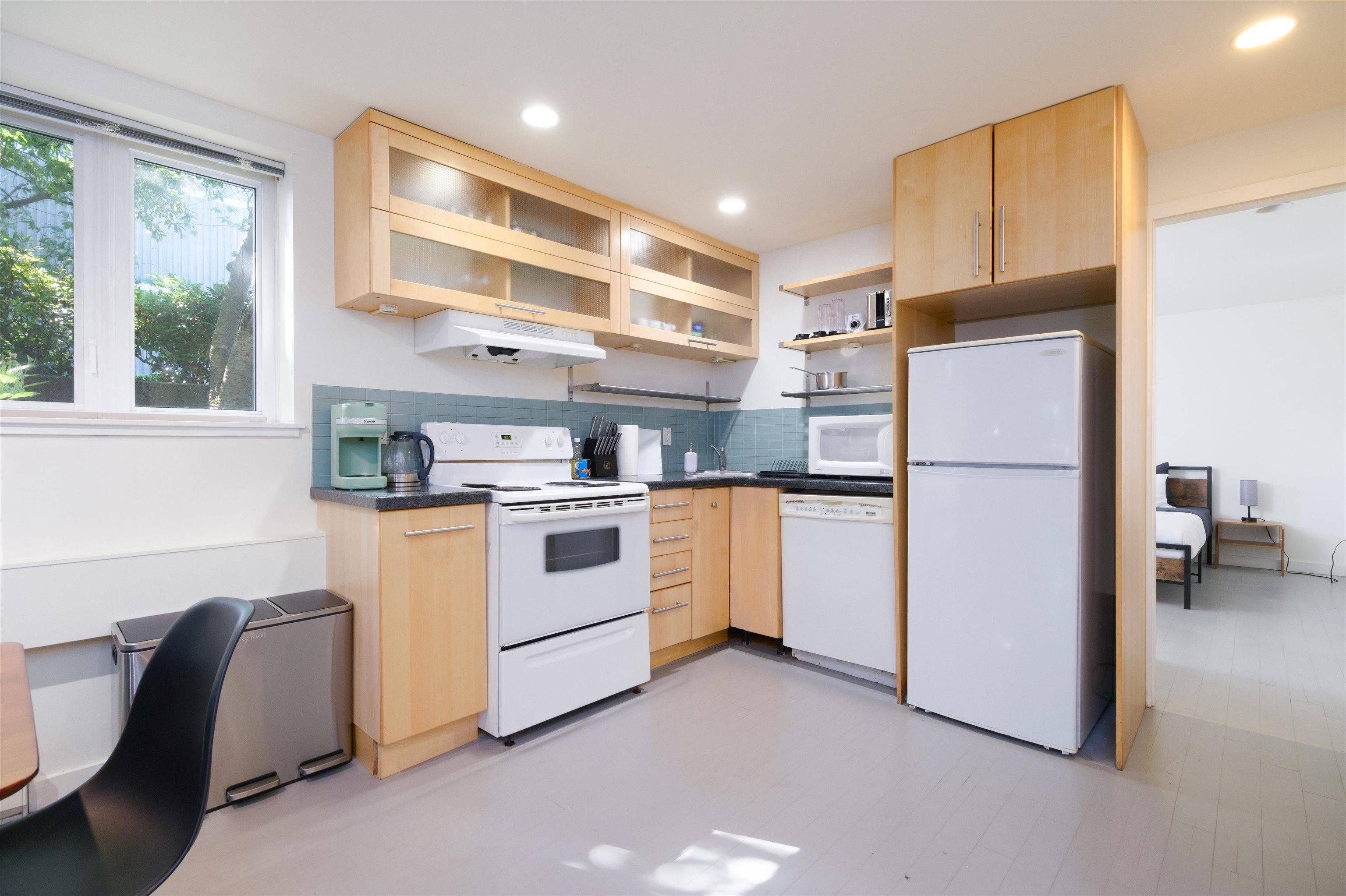Vancouver, BC V6G 1G5,1540 Haro Street #3B