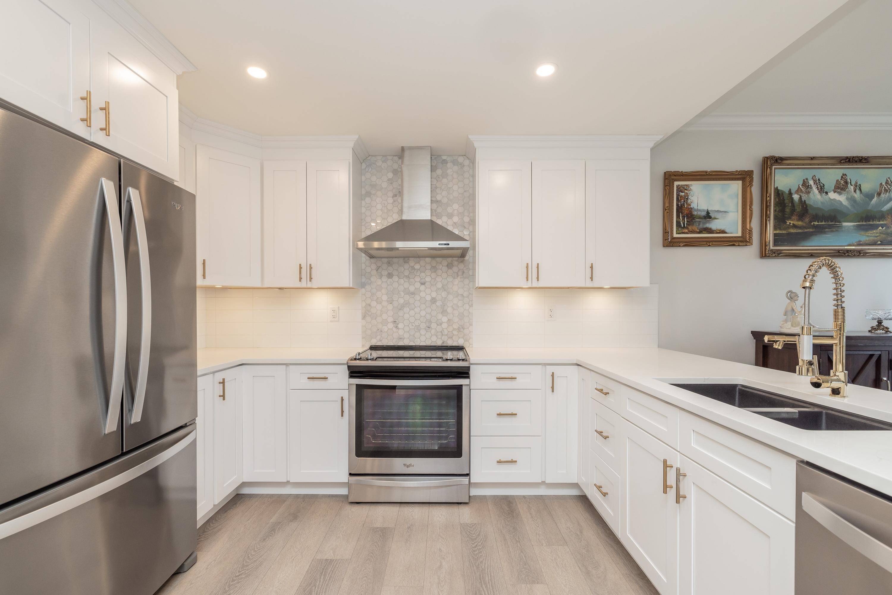 Surrey, BC V4A 9T5,1785 Martin DR #411