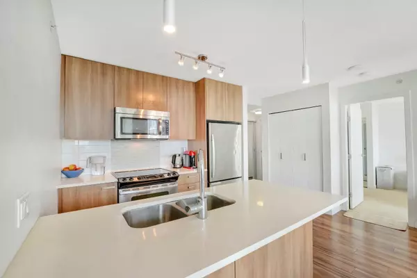 13325 102a AVE #1808 Surrey, BC V3T 0J5