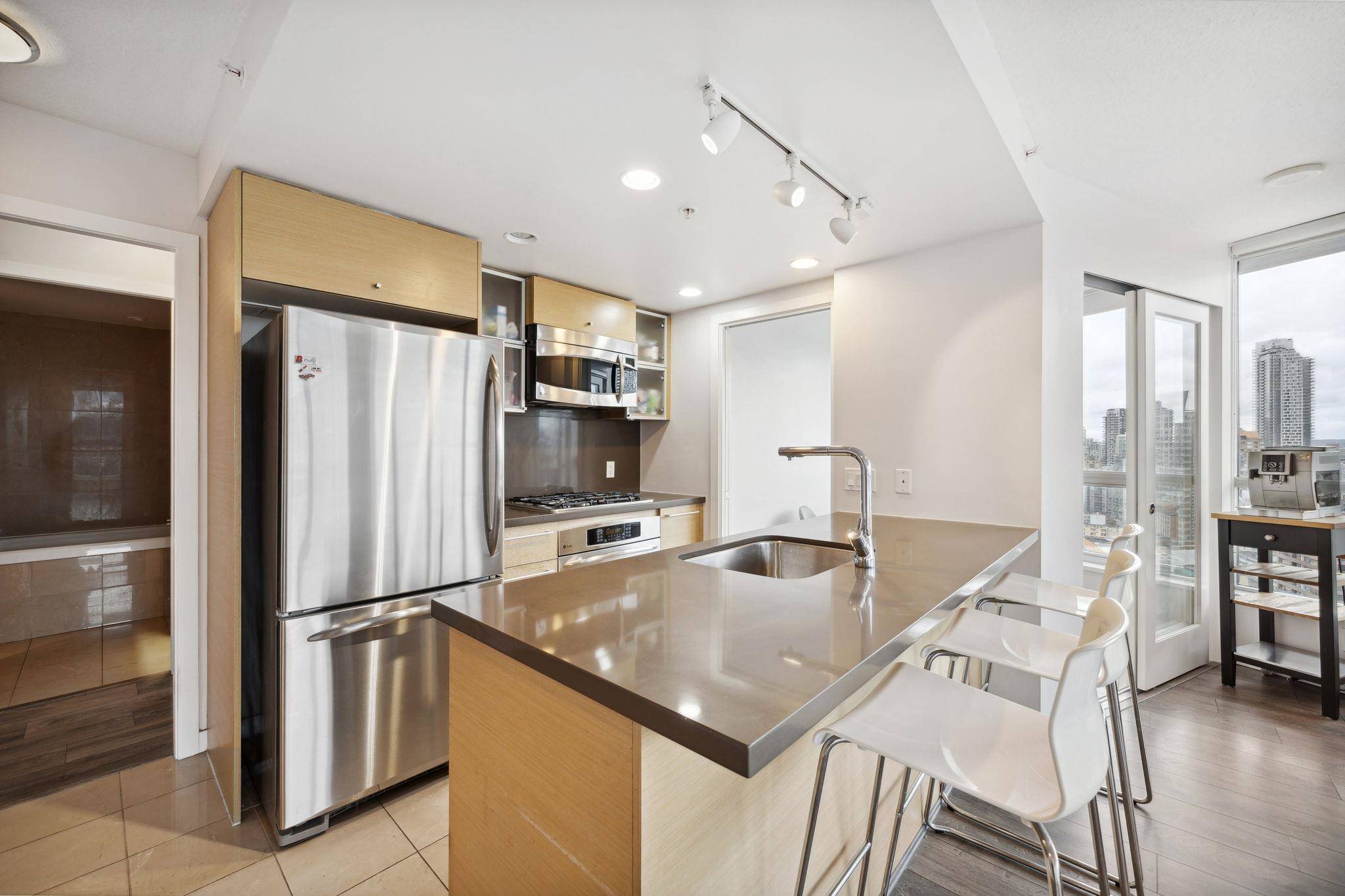 Vancouver, BC V6B 0G4,833 Seymour ST #2409