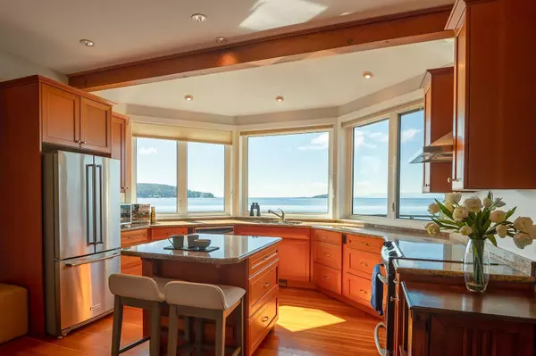 Halfmoon Bay, BC V7Z 1B5,5285 Taylor CRES