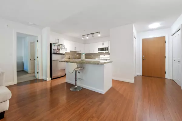 Surrey, BC V4N 5X7,8717 160 ST #304