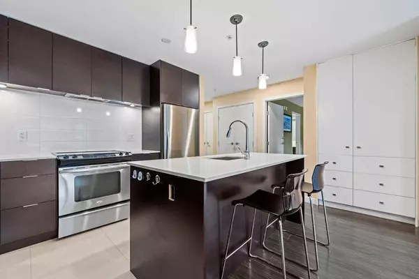 1679 Lloyd AVE #312, Vancouver, BC V7P 0A9