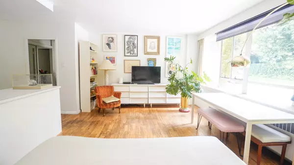 Vancouver, BC V6H 1S5,1445 Marpole AVE #313