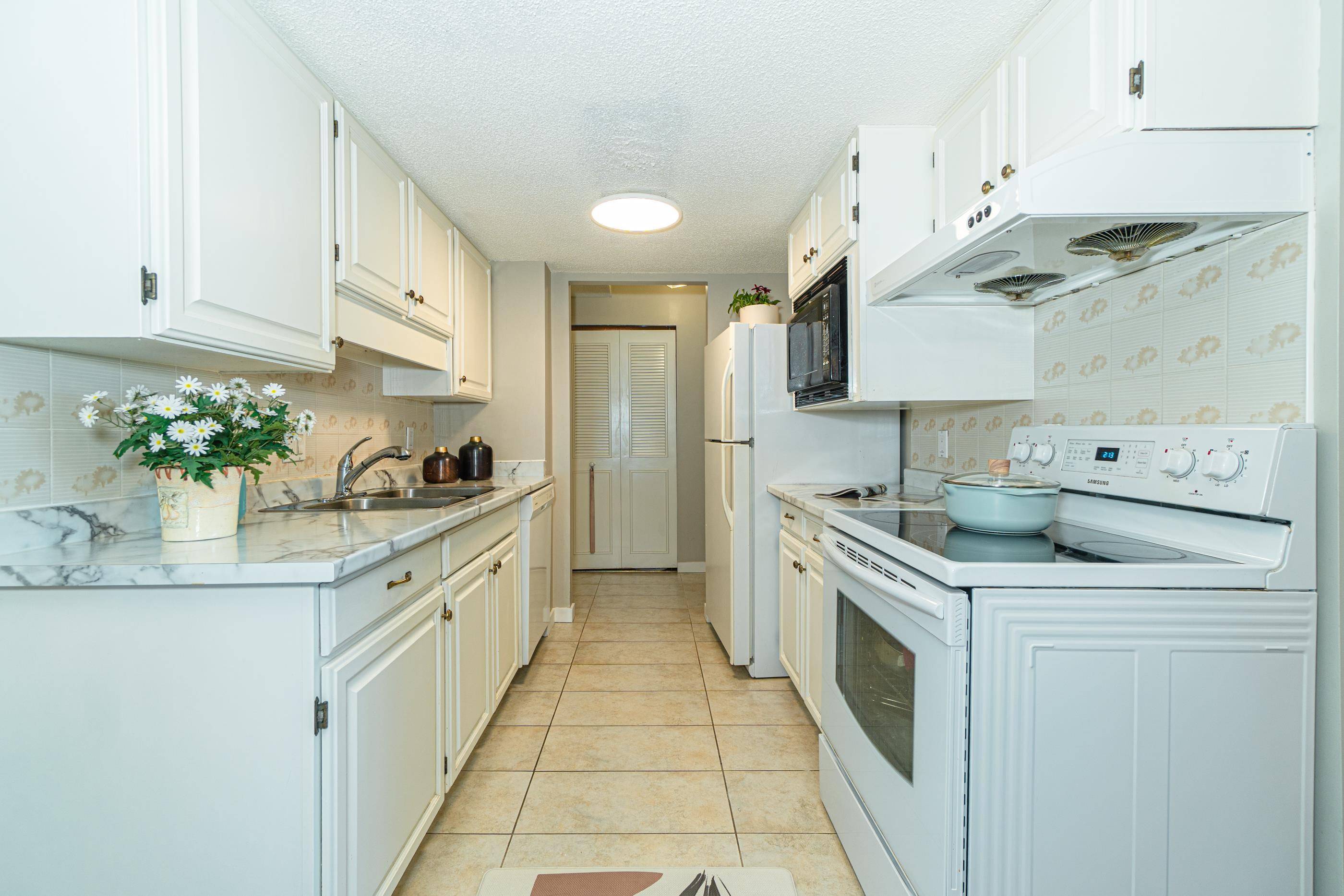 4165 Maywood ST #1405 Burnaby, BC V5H 4E3