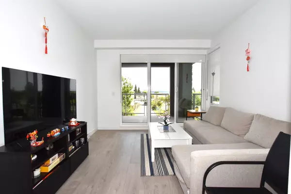 Burnaby, BC V3N 0J6,7123 11th AVE #202