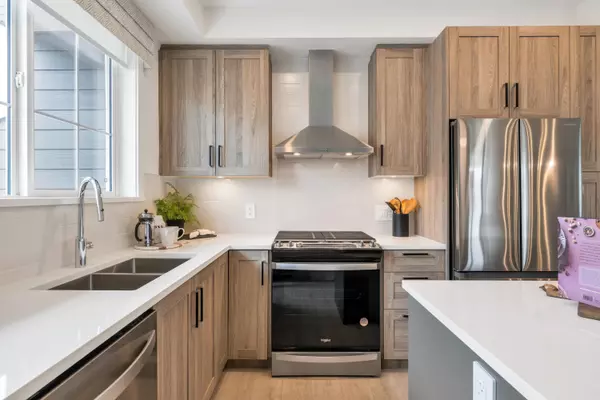 Langley, BC V2Y 2B7,8433 203a ST #33