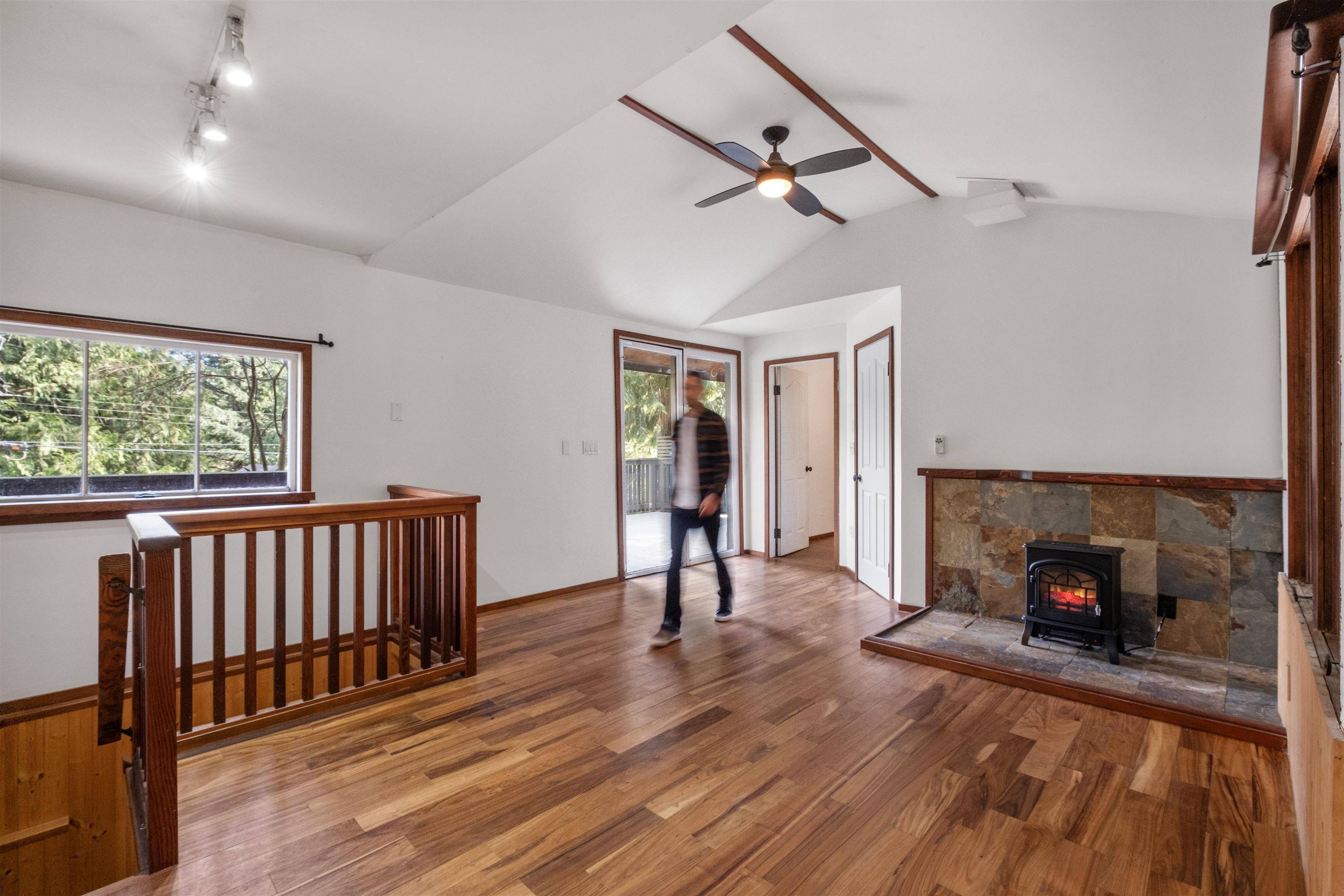 1312 Hillcrest RD Bowen Island, BC V0N 1G1