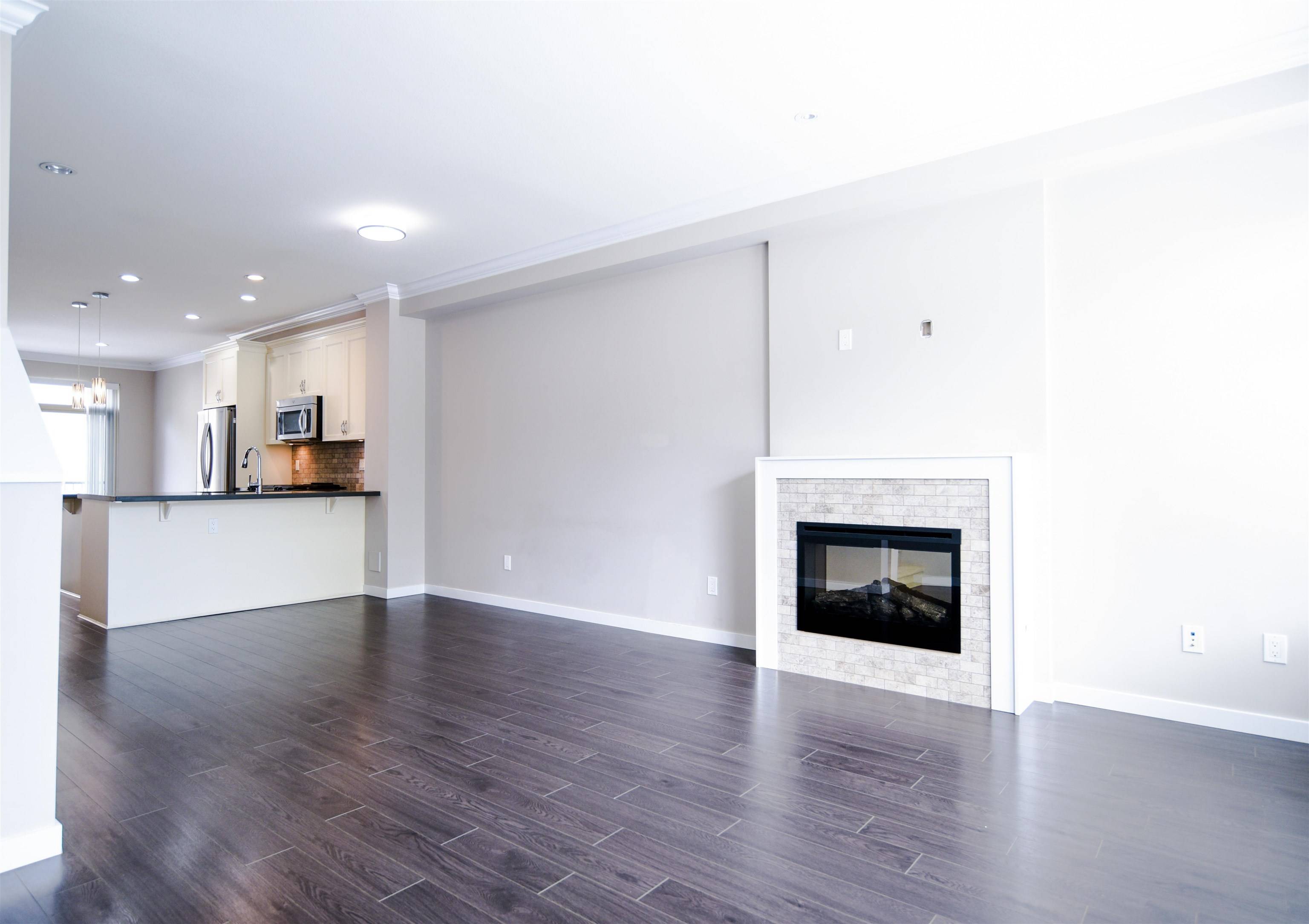Surrey, BC V3Z 3Y3,2845 156 ST #9