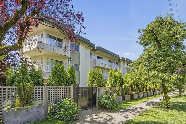 458 E 43rd AVE #302, Vancouver, BC V5W 1T4
