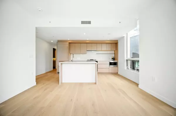 5212 Cambie ST #315 Vancouver, BC V5Z 2Z7