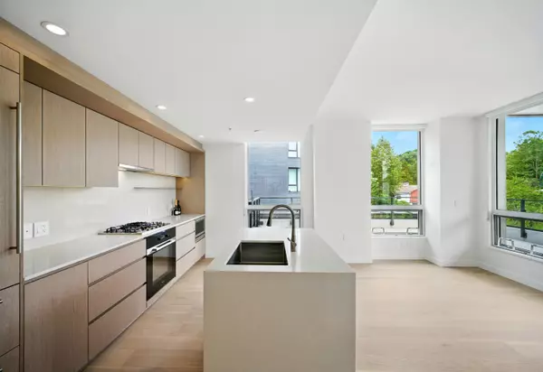 Vancouver, BC V5Z 2Z7,5212 Cambie ST #315