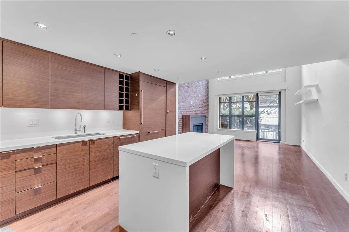 Vancouver, BC V6B 2Y9,1241 Homer ST #104