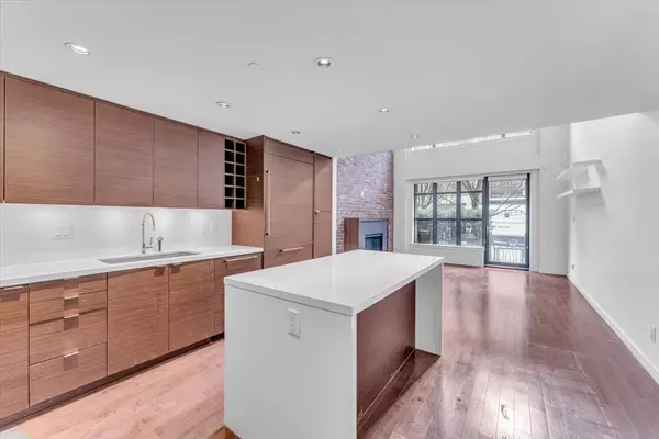 Vancouver, BC V6B 2Y9,1241 Homer ST #104