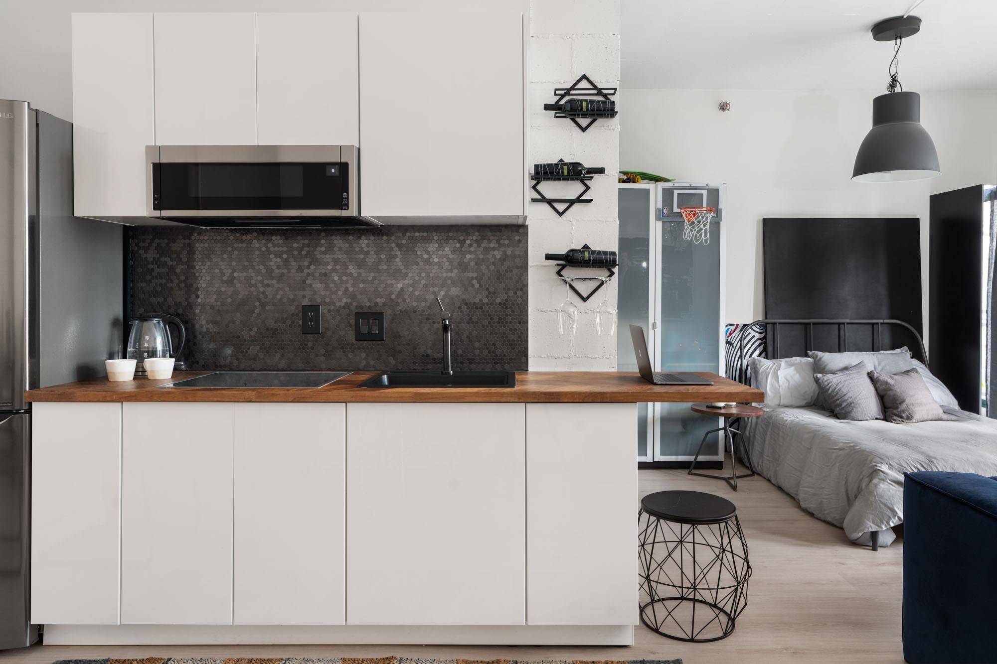 22 E Cordova ST #212 Vancouver, BC V6A 4G8