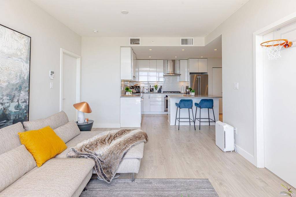 Burnaby, BC V5C 0L5,1788 Gilmore AVE #1505
