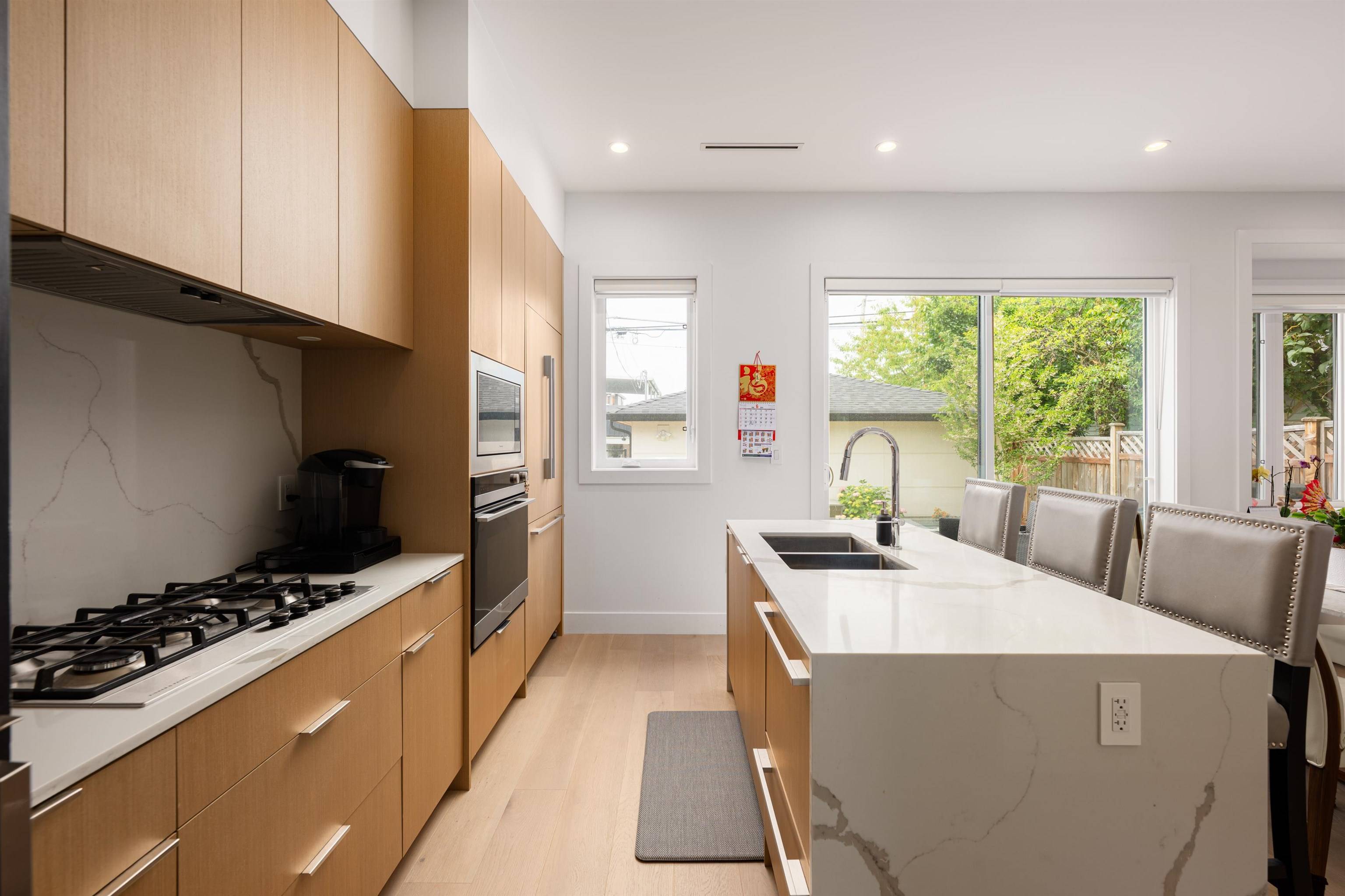 7857 Ontario ST Vancouver, BC V5X 3C8