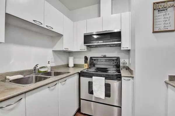 Vancouver, BC V6Z 1M5,1249 Granville ST #204