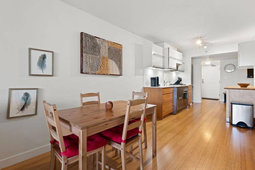 718 Main ST #406 Vancouver, BC V6A 0B1