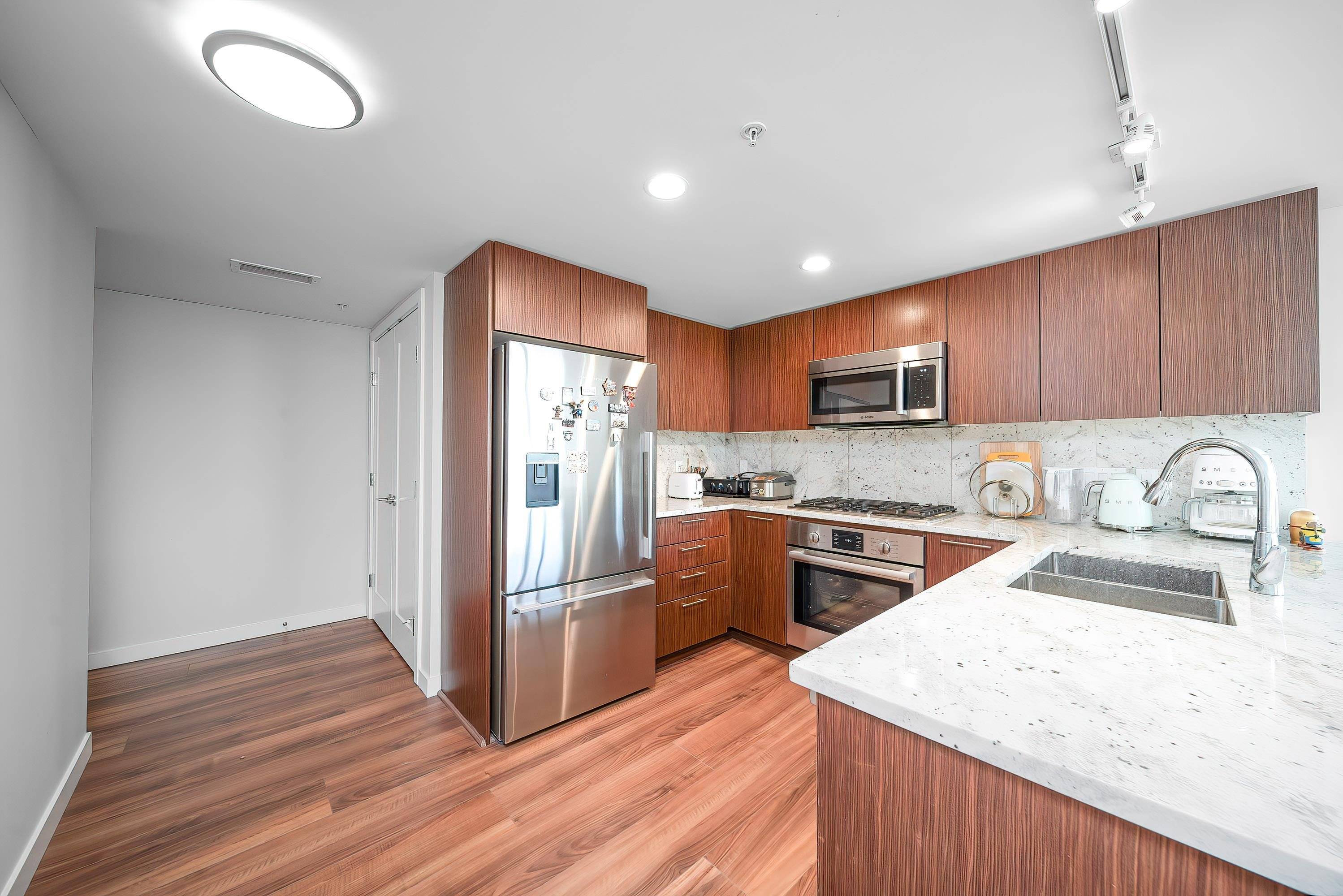 Richmond, BC V6X 0T4,8699 Hazelbridge WAY #809