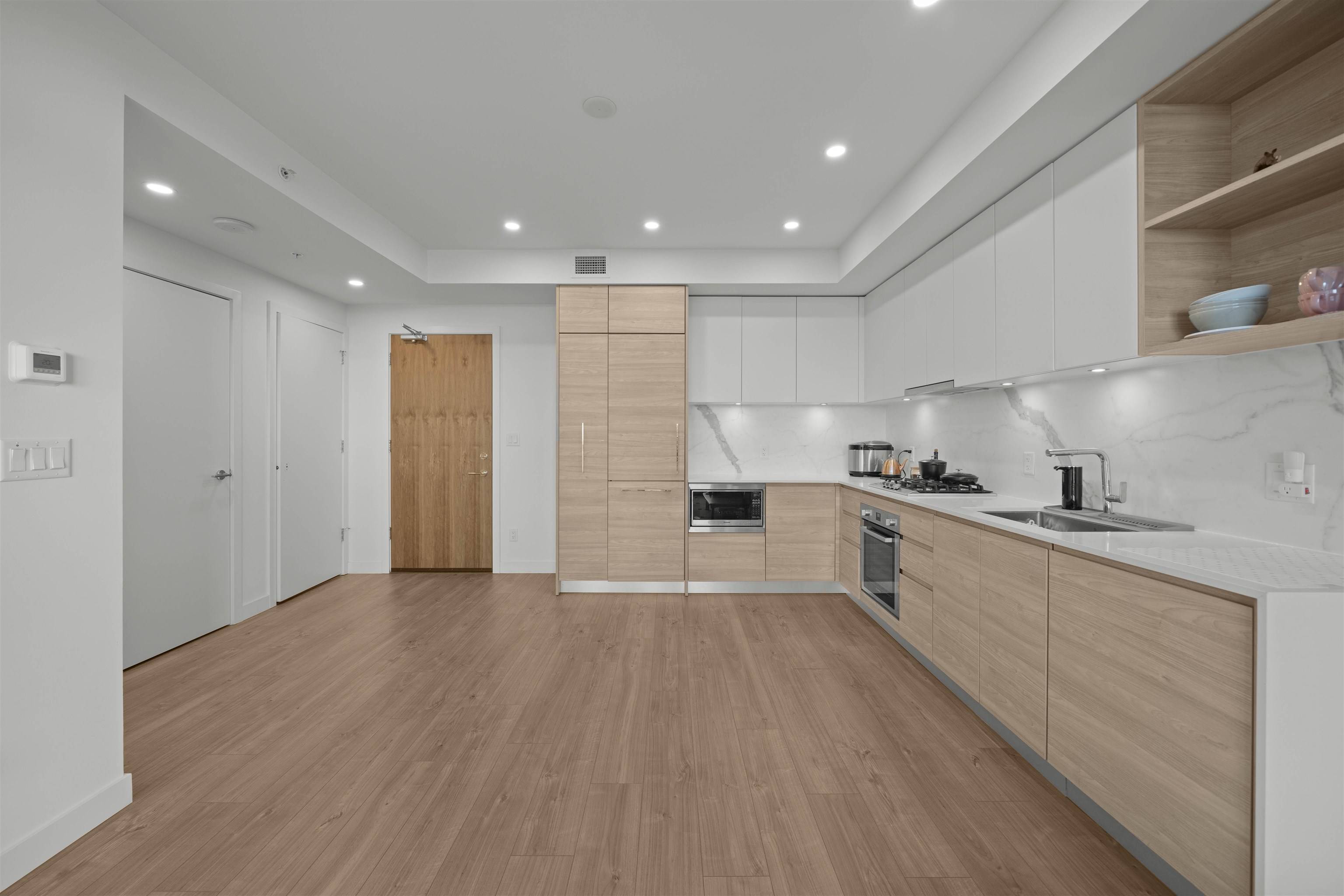 Coquitlam, BC V3K 3N2,595 Austin AVE #1707