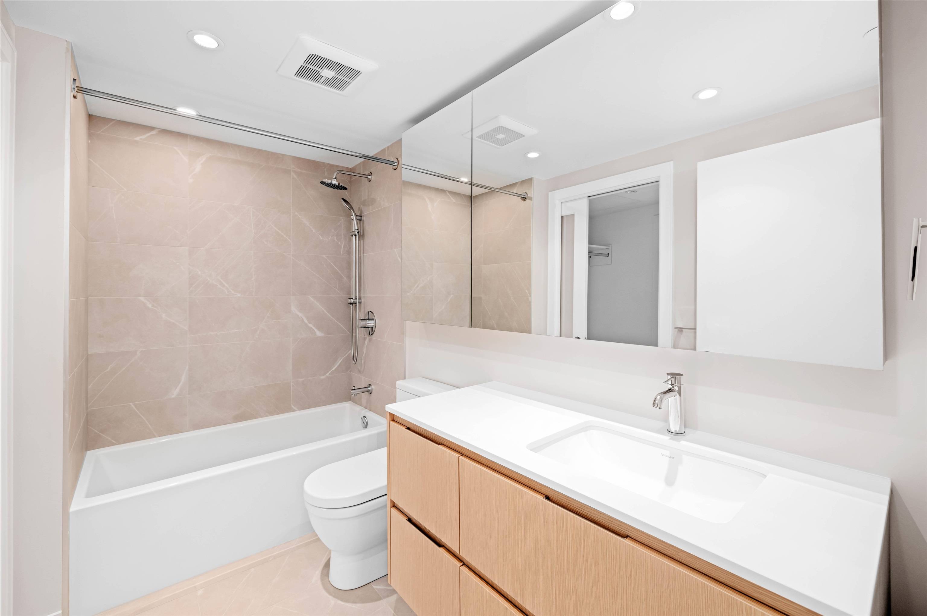 1500 Fern ST #618 North Vancouver, BC V7J 0E6