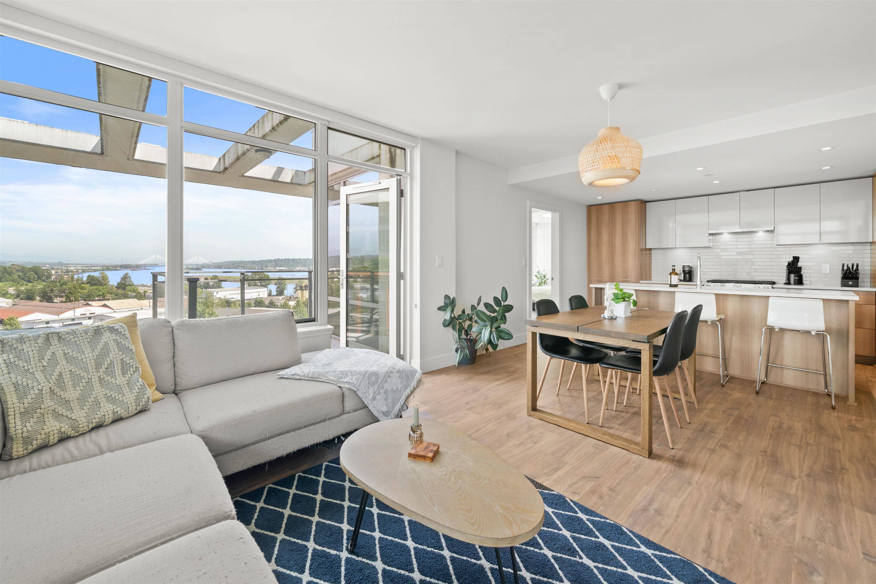 258 Nelson's CT #709 New Westminster, BC V3L 0J9