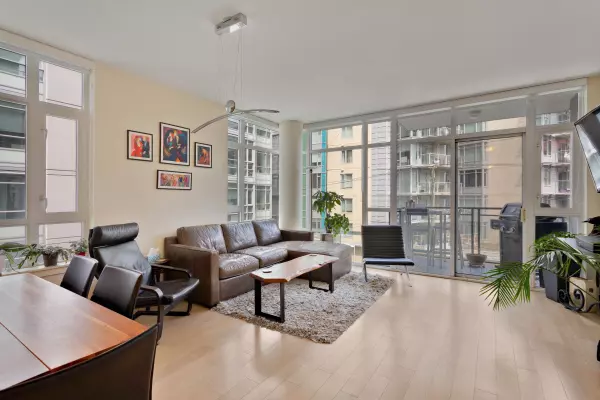 63 W 2nd AVE #304, Vancouver, BC V5Y 0G8