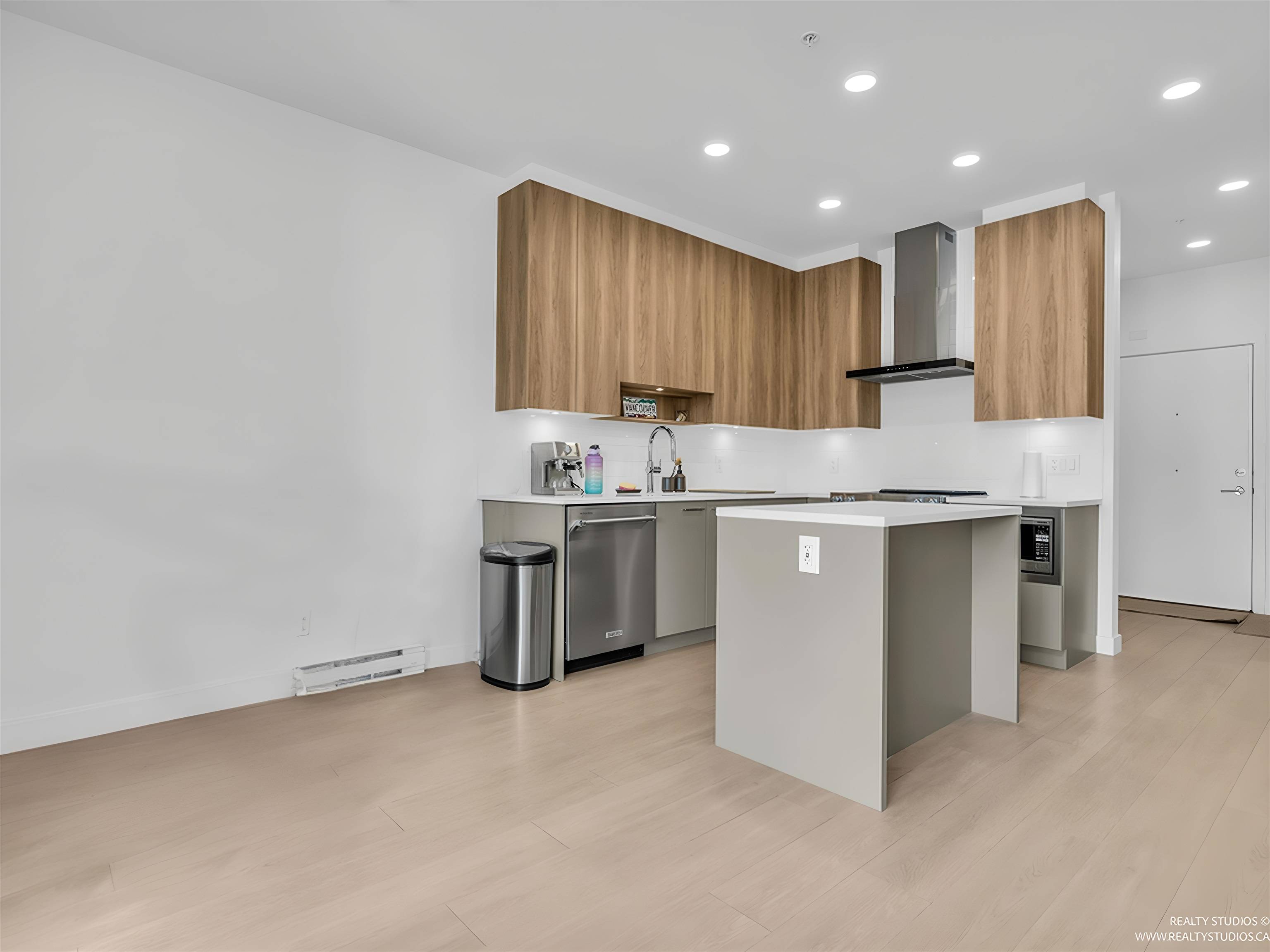 7599 15 ST #307 Burnaby, BC V3N 0H9