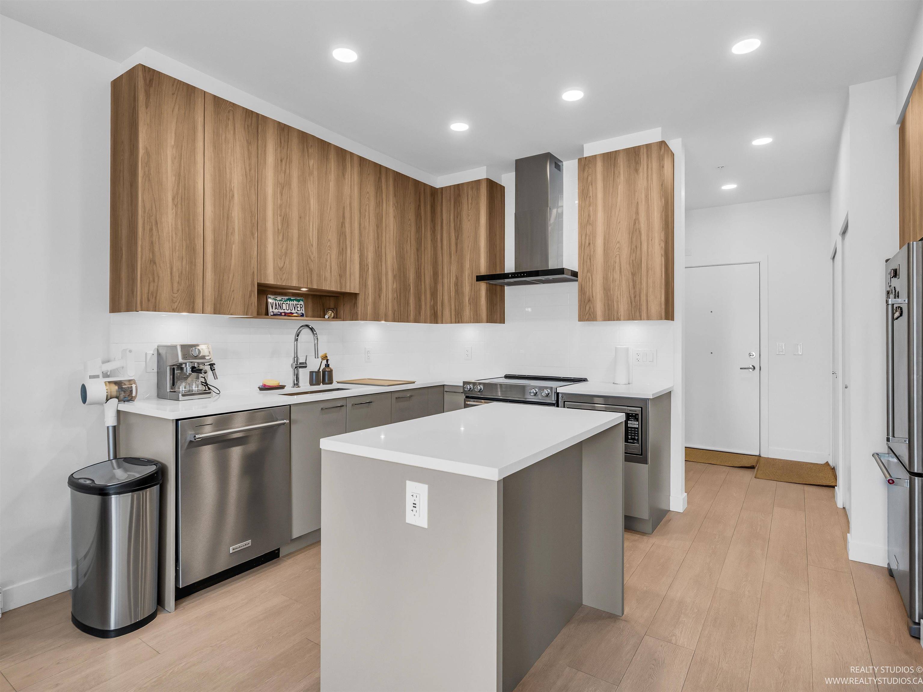 7599 15 ST #307 Burnaby, BC V3N 0H9