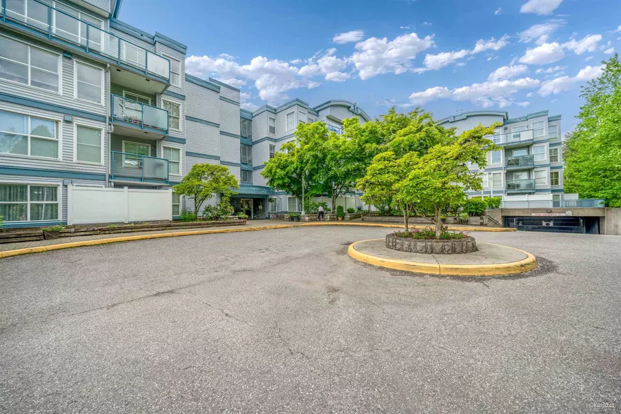 14885 100 AVE #104, Surrey, BC V3R 0W1