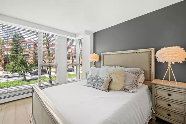 Vancouver, BC V6B 6J5,1028 Cambie ST