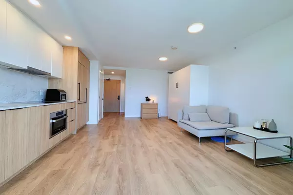 Surrey, BC V3T 1N7,13685 102 AVE #2110