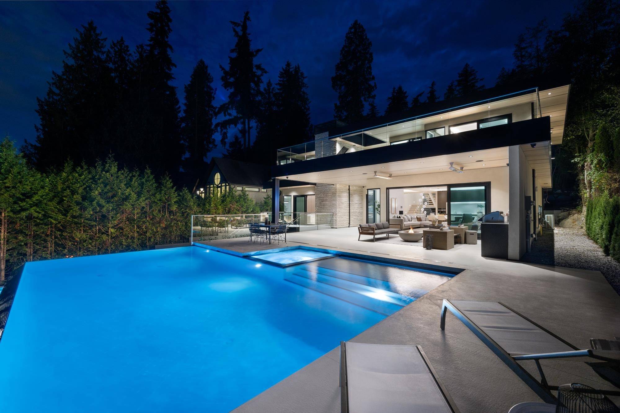 West Vancouver, BC V7V 2L8,449 Hillcrest ST