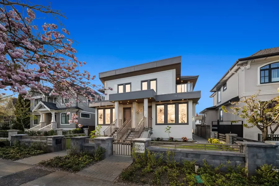2455 W 10th AVE, Vancouver, BC V6K 2J4