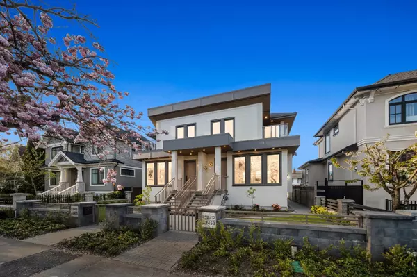 2455 W 10th AVE, Vancouver, BC V6K 2J4