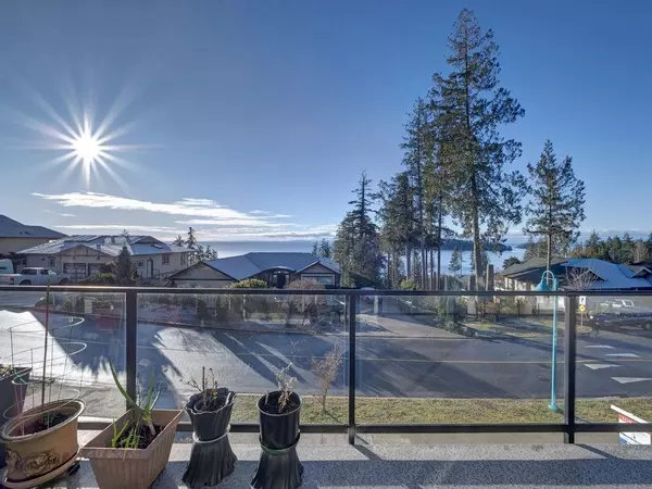 5996 Cowrie ST, Sechelt, BC V7Z 0V1