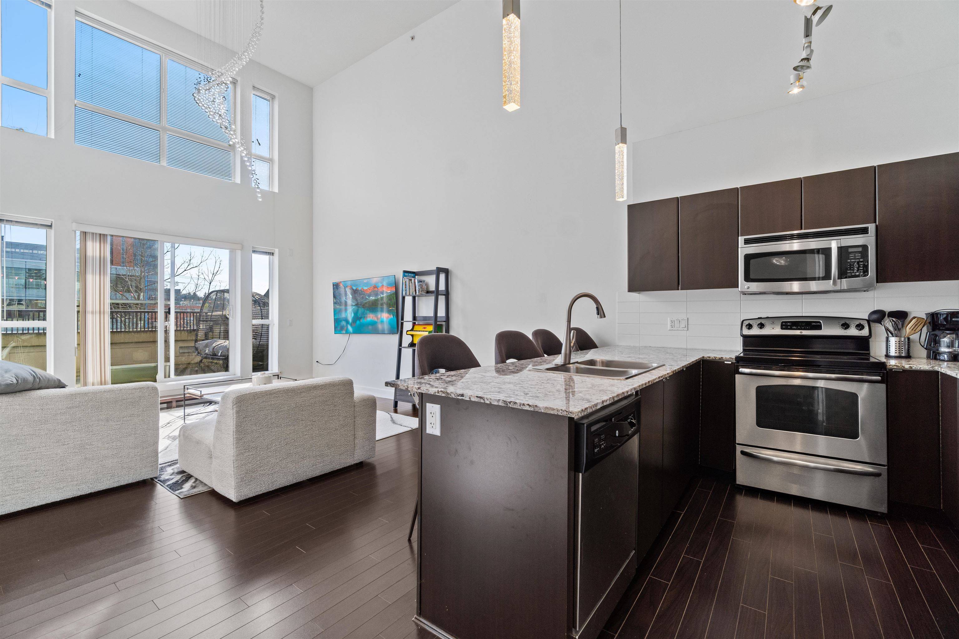Surrey, BC V3T 0C7,9655 King George BLVD #328