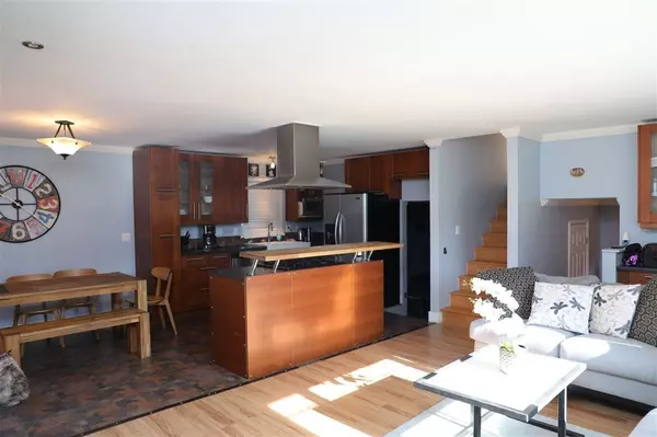 Port Coquitlam, BC V3C 4P6,1857 Warwick AVE