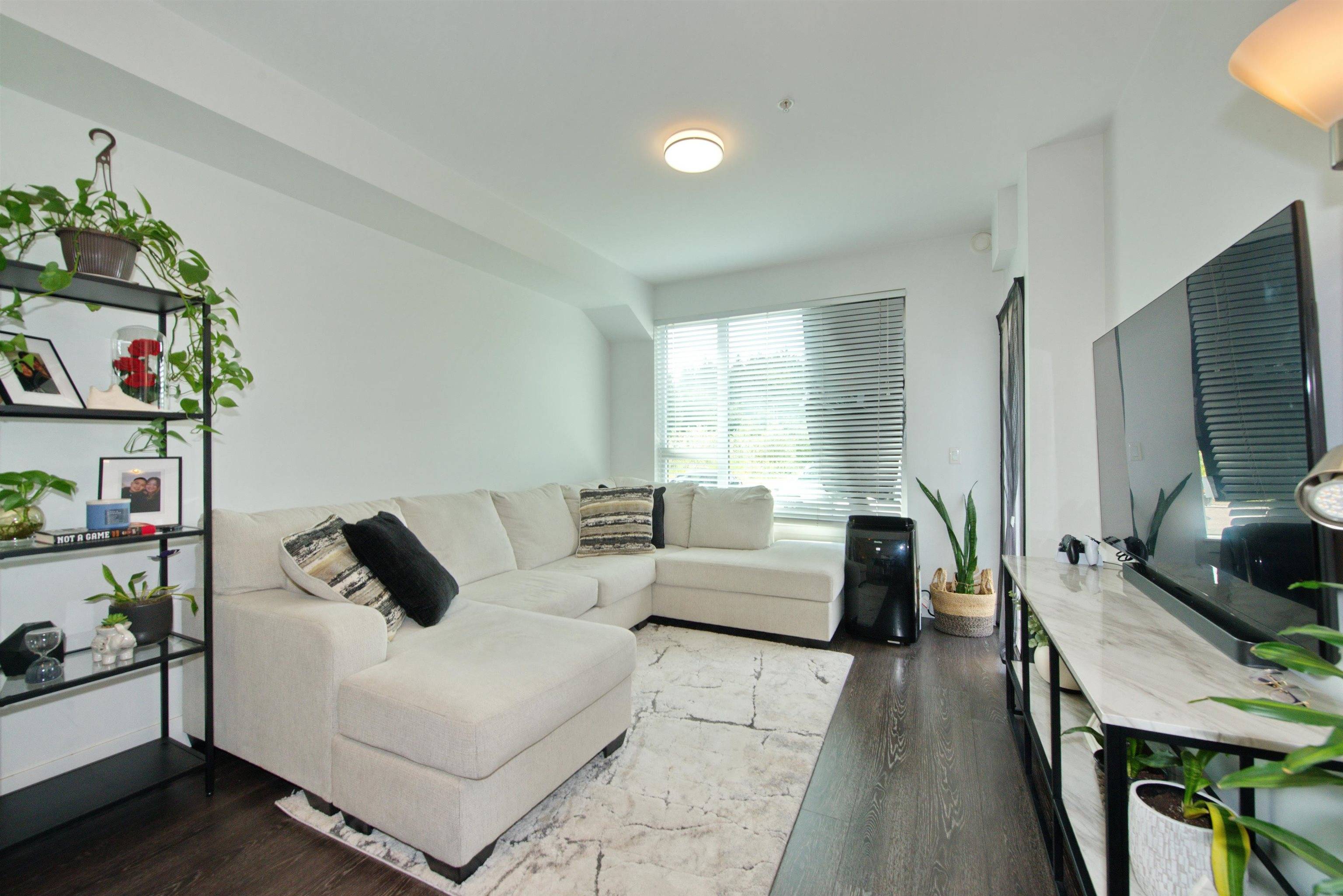 Surrey, BC V4N 6T3,9983 E Barnston DR #309