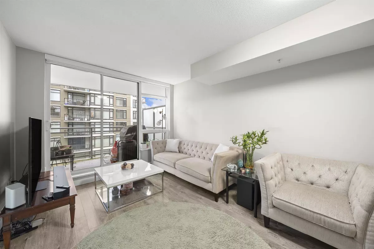 Richmond, BC V6Y 0J3,6188 No. 3 RD #813