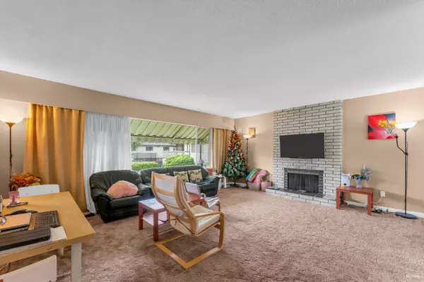 Delta, BC V4C 6A1,8475 Hall PL