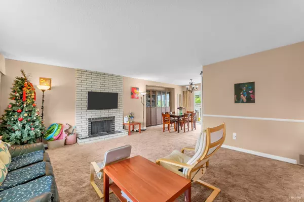 Delta, BC V4C 6A1,8475 Hall PL