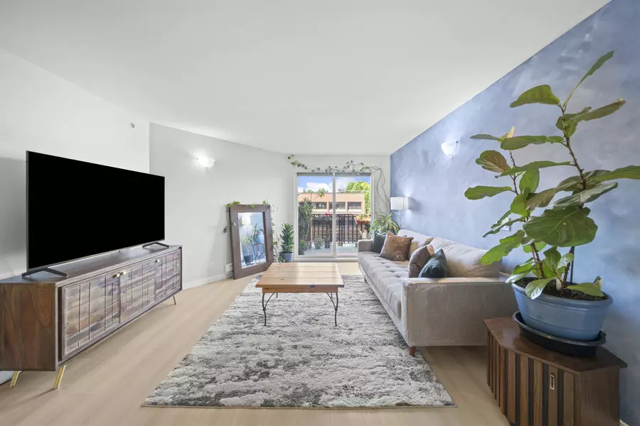 6960 120 ST #409, Surrey, BC V3W 1V4