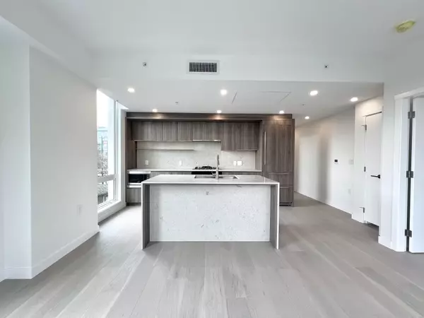 Vancouver, BC V5Z 2Z7,5212 Cambie ST #206