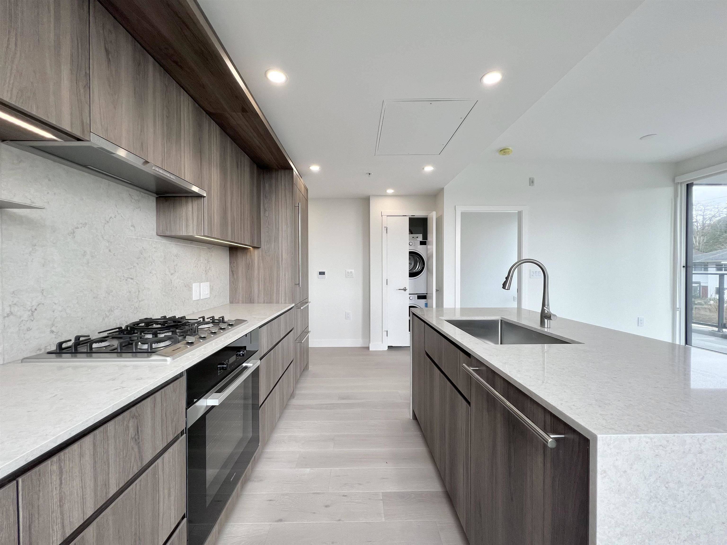 Vancouver, BC V5Z 2Z7,5212 Cambie ST #206