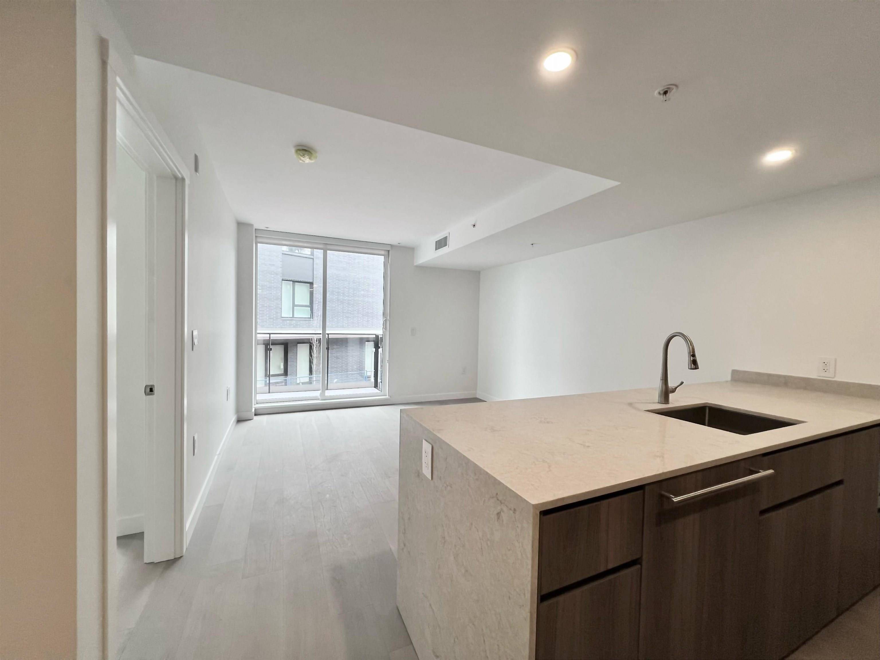 Vancouver, BC V5Z 2Z7,5212 Cambie ST #216