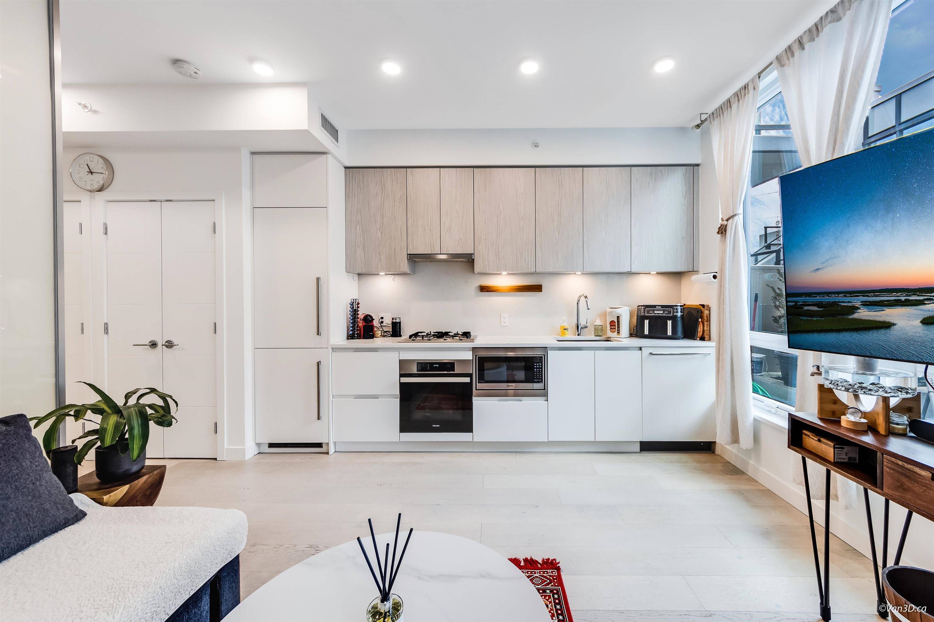 Vancouver, BC V5Z 0K6,4240 Cambie ST #102