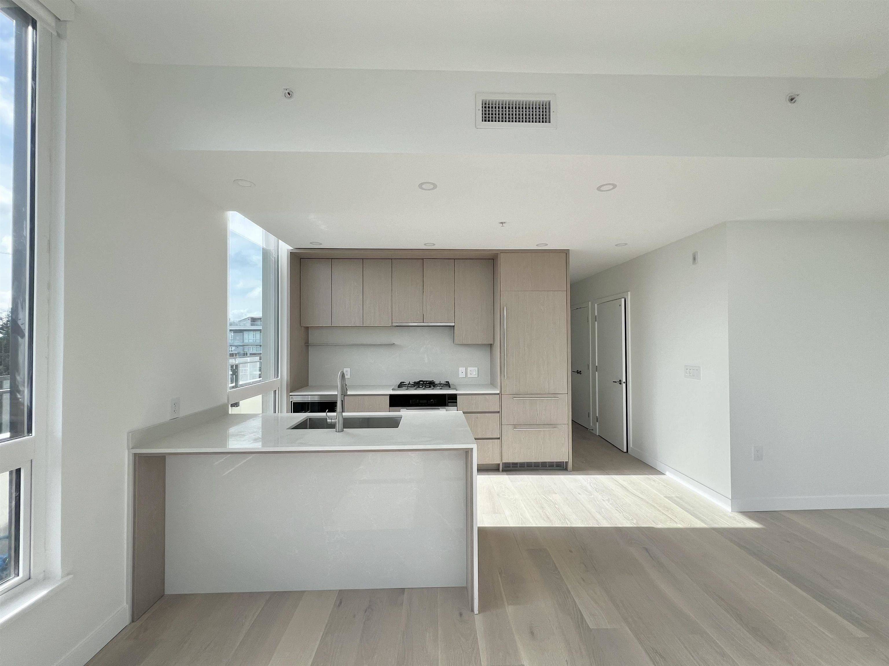 Vancouver, BC V5Z 2Z7,5212 Cambie ST #503