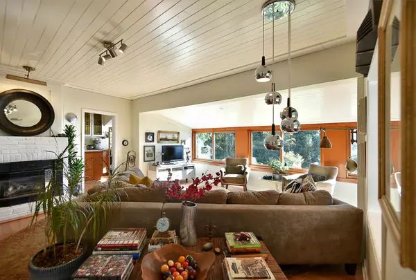 Gibsons, BC V0N 1V9,586 Bals LN